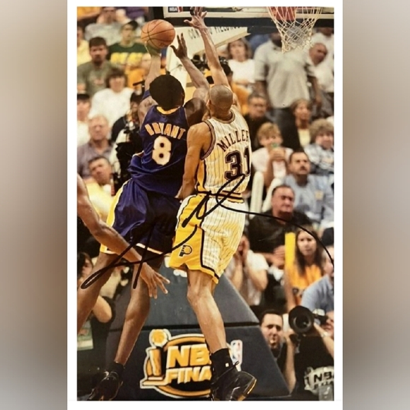 KOBE BRYANT LAKERS 2000 FINALS VS REGGIE MILLER &THE PACERS 8.5x11 GLOSSY POSTER - Picture 5 of 5